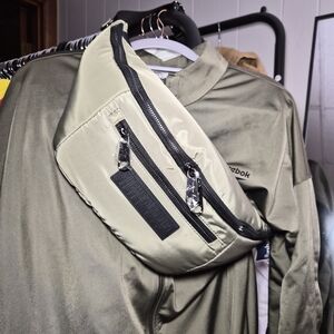 Steve Madden Bplazza Sling Travel Bag NWT